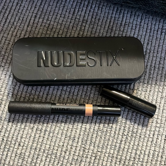 NUDESTIX Concealer Pencil w sharpener Medium - Picture 3 of 4